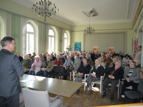 Bild vergrößern: Rund 80 Seniorinnen und Senioren folgten dem Aufruf zur Neuwahl des Seniorenbeirats, Foto: Andreas Anders