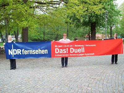Bild vergr&ouml;&szlig;ern: Katrin Rohde, Ellen Ancot und Kerstin L&ouml;chel vom Stadtmarketing- und Tourismus-Team der Stadt Ratzeburg freuen sich auf die sportliche Herausforderung gegen Duderstadt