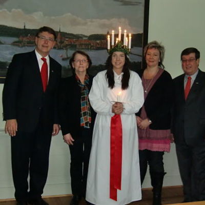 Bild vergr&ouml;&szlig;ern: Ratzeburger Inseladvent 2010 - Luciabesuch aus Str&auml;ngn&auml;s