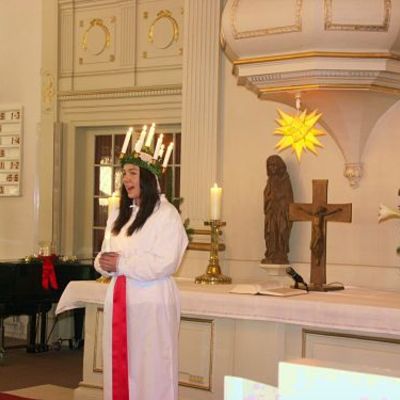 Bild vergr&ouml;&szlig;ern: Ratzeburger Inseladvent 2010 - Luciabesuch aus Str&auml;ngn&auml;s