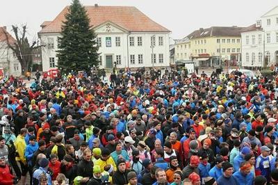 Jedes Jahr zieht die Veranstaltung gut 2.400 Laufbegeisterte - vom Anfänger bis zum Amateursportler - nach Ratzeburg.
