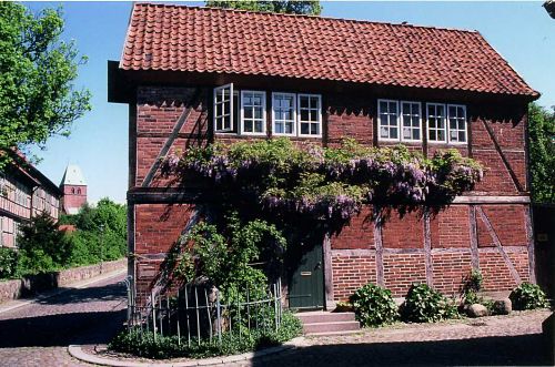 Bild vergrößern: Domhof 48 mit dem Eingang zur Kleinen Kreuzstraße