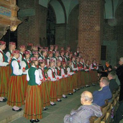 Bild vergrößern: Ratzeburger Inseladvent 2011 - Konzert des lettischen Mädchenchores 