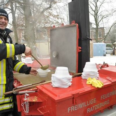 Bild vergr&ouml;&szlig;ern: Ratzeburger Inseladvent 2012 - Weihnachtsst&auml;nde auf dem Palmberg