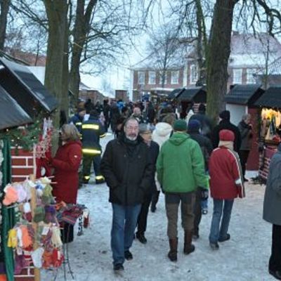 Bild vergr&ouml;&szlig;ern: Ratzeburger Inseladvent 2012 - Weihnachtsst&auml;nde auf dem Palmberg