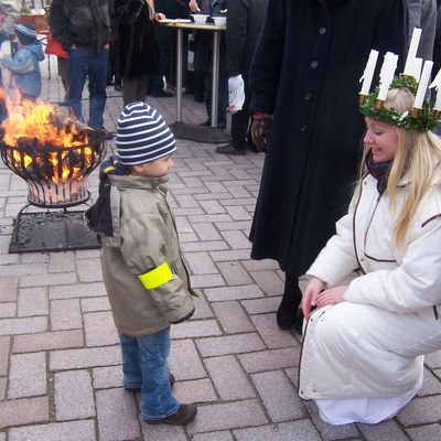 Bild vergr&ouml;&szlig;ern: Ratzeburger Inseladvent 2009 - Luciabesuch