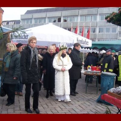 Bild vergr&ouml;&szlig;ern: Ratzeburger Inseladvent 2009 - Luciabesuch aus Str&auml;ngn&auml;s
