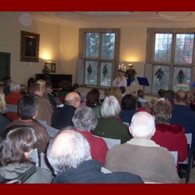 Bild vergr&ouml;&szlig;ern: Ratzeburger Inseladvent 2009 - Luciabesuch aus Str&auml;ngn&auml;s
