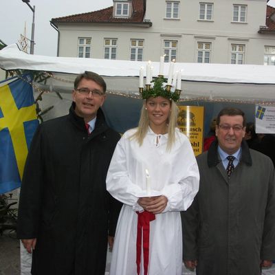 Bild vergr&ouml;&szlig;ern: Ratzeburger Inseladvent 2008 - Luciabesuch aus Str&auml;ngn&auml;s