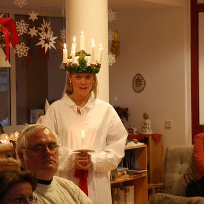 Bild vergr&ouml;&szlig;ern: Ratzeburger Inseladvent 2008 - Luciabesuch aus Str&auml;ngn&auml;s