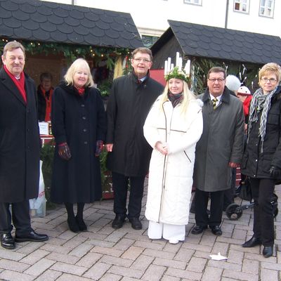 Bild vergr&ouml;&szlig;ern: Ratzeburger Inseladvent 2009 - Luciabesuch aus Str&auml;ngn&auml;s