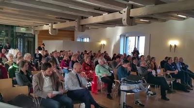 120 Teilnehmer*innen auf der größten Plattform in Norddeutschland zur länderübergreifenden Vernetzung und Auseinandersetzung zum Thema "Rechtsextremismus"
