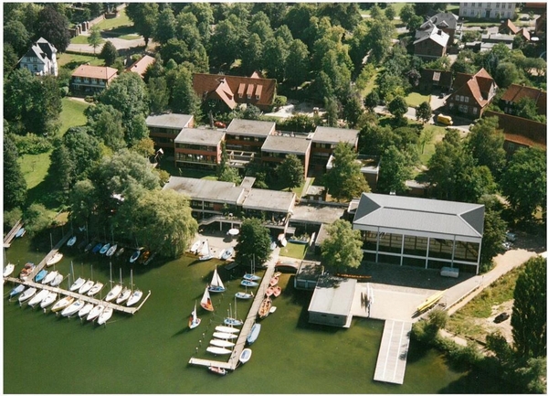 Bild vergrößern: Die heutige Anlage der Ruderakademie Ratzeburg von oben. 