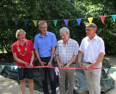 Neue Wasserspielanlage im städtischen Kindergarten mit Familiensommerfest eingeweiht