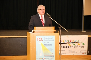 Bild vergrößern: Landtagspräsident Klaus Schlie beeindruckte die Teilnehmer mit einer sehr engagierten Rede.
