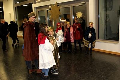 Die "Sternsinger" empfangen die G&auml;ste des Ratzeburger Neujahrsempfanges