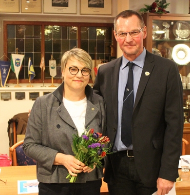 Clubchef Dr. Thomas Lange mit der frisch gew&auml;hlten stellvertrenden Regattaleiterin Ulrike Hein