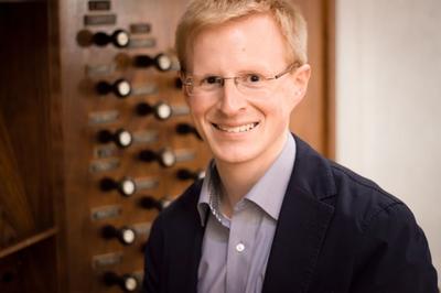 Der Paderborner Organist Sebastian Freitag gastiert am Samstag, 20. Juli 2019 um 18:00 Uhr im Rahmen der Sommerkonzerte der Ratzeburger Dommusiken
