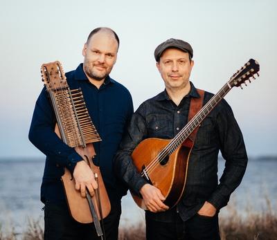 Esbj&ouml;rn Hazelius und Johan Hedin, das Meister-Duo der schwedischen Folkmusik, gastieren in Ratzeburg