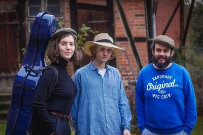 Anna Reisener (Violoncello), Jakob Reisener (Klavier), Felipe Ega&ntilde;a (Fl&ouml;te)