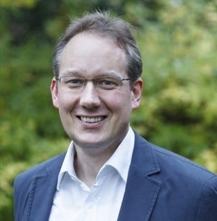 Elvin H&uuml;lser, Gesch&auml;ftsf&uuml;hrer und Referent f&uuml;r Friedensfragen des Antikriegshauses im Friedens- und Nagelkreuzzentrum Sievershausen