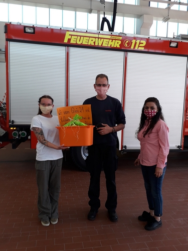 Kreativ - und Schneiderwerkstatt des Diakonischen Werkes Herzogtum Lauenburg spendet 100 Behelfsmasken an die Feuerwehr Ratzeburg