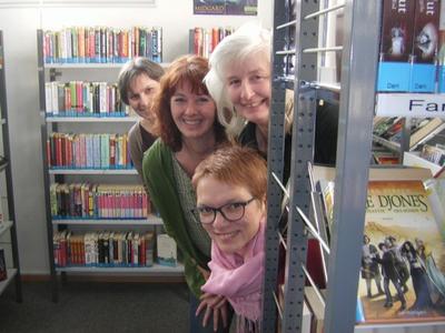 Das Team der Stadtbücherei (vl. Marieluise Kröplin-Scheer, Claudia Huber, Iris Peter, Dajana Stolz)