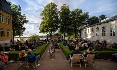 Open-Air Musiksommer im Innenhof des Ratzeburger Rathauses