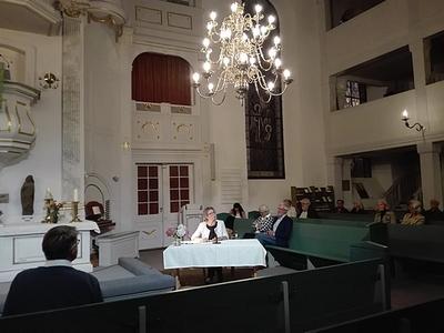 "Vom Gehen und Ankommen" - Erfolgreicher Leseabend in der Stadtkirche St. Petri