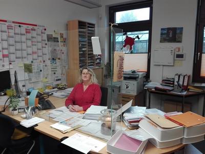 Grundschulsekret&auml;rin Carola Klug blickt auf 25 Dienstjahre 
