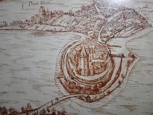 Bild vergrößern: Eine Ansicht der Burganlage auf einer Nachbildung von Gerdt Hanes Kupferstich aus dem Jahre 1588
