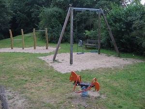Bild vergr&ouml;&szlig;ern: Spielplatz im Fliederweg