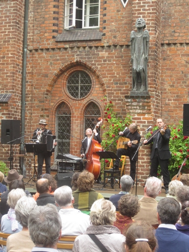 Musik im Dominnenhof