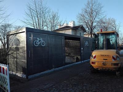 Aufbau der "Bike & Ride"- Fahrradabstellanlage am Ratzeburger Bahnhof hat begonnen