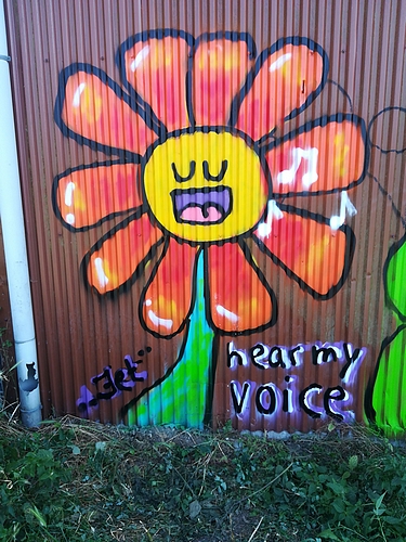Bild vergrößern: Zeitlos schön und außer Konkurrenz - eine Graffiti-Blume mit leiser Botschaft: 