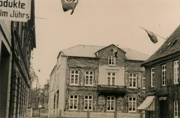 Bild vergrößern: Das alte Alumnat in der NS-Zeit von der unteren Töpferstraße aus gesehen.
