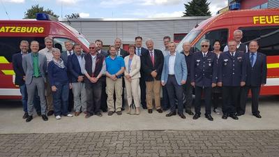 Ratzeburger Firmen sponsorn neuen Mannschaftswagen der Freiwilligen Feuerwehr