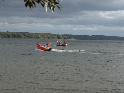 9 Menschen aus dem Wasser gerettet - arbeitsreicher Sonntag f&uuml;r Einsatzkr&auml;fte auf dem Ratzeburger See