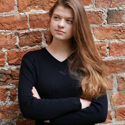 Chiara Perneker leitet den Kammerchor der Universit&auml;t L&uuml;beck