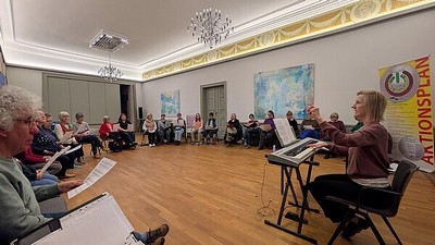 ChorAnna Bertram wird den Chorworkshop unter dem Titel "Die Stimme erheben ... gegen Faschismus" anleiten